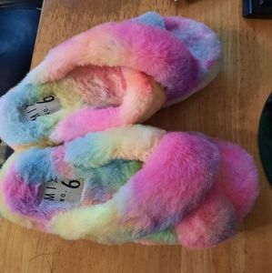 Mix No. 6 Tie dye fuzzy slippers